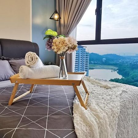 Astetica Pool & Lake View High Floor 100Mbps Wifi Netflix Seri Kembangan Exterior foto