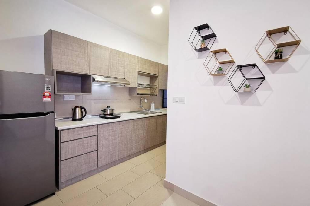 Astetica Pool & Lake View High Floor 100Mbps Wifi Netflix Seri Kembangan Exterior foto
