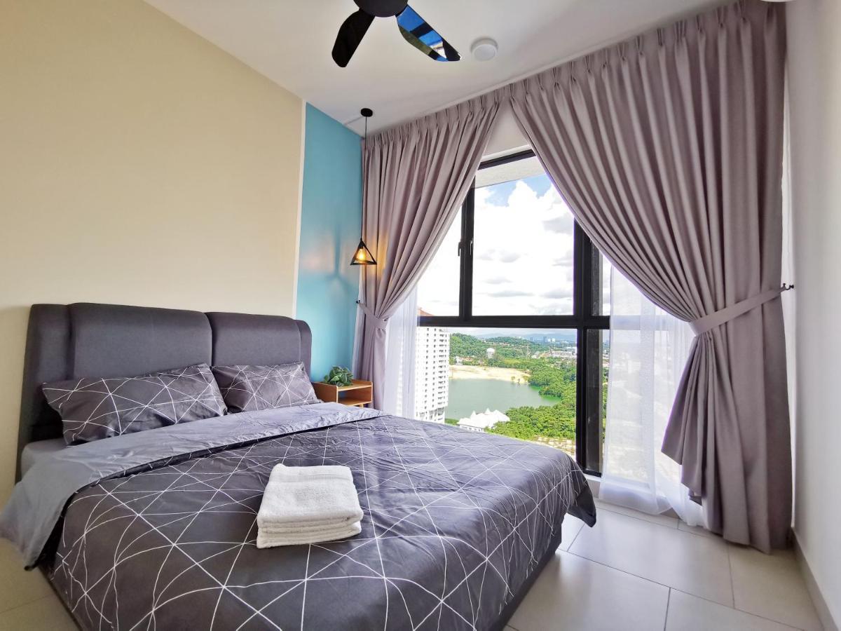 Astetica Pool & Lake View High Floor 100Mbps Wifi Netflix Seri Kembangan Exterior foto