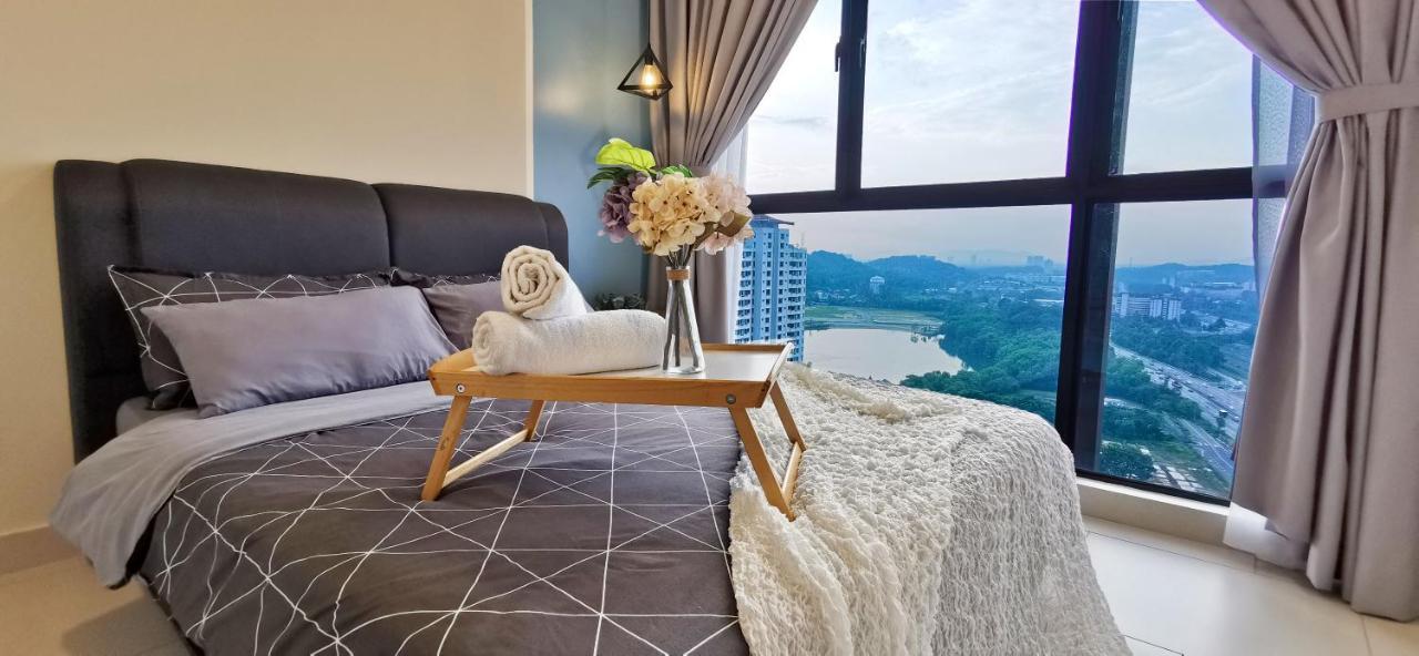 Astetica Pool & Lake View High Floor 100Mbps Wifi Netflix Seri Kembangan Exterior foto